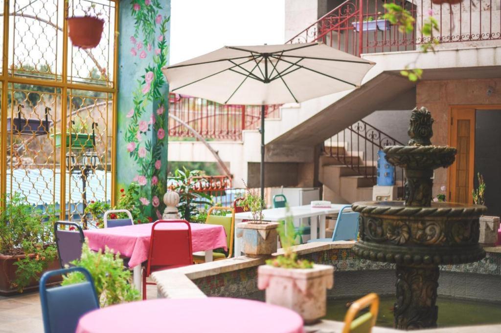 Damask Rose, Lebanese Guest House Jounieh Bagian luar foto