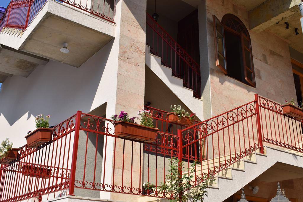 Damask Rose, Lebanese Guest House Jounieh Bagian luar foto